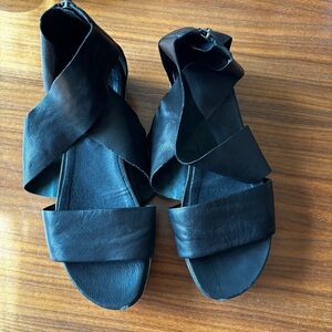 Eileen Fisher Black Leather Sandal Size 9